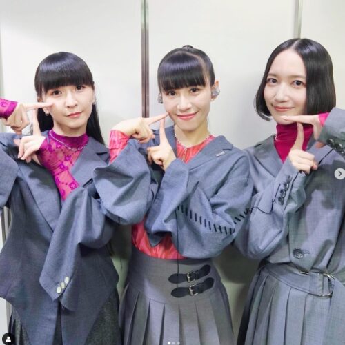 perfume　3人ポーズ画像